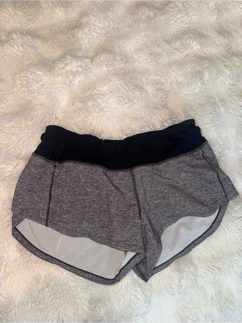 Lululemon low rise 2.5 speed up shorts